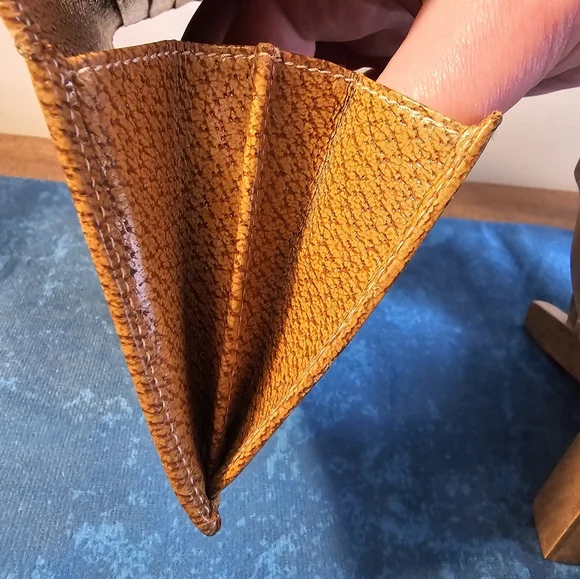 Authentic Gucci Wallet - Picture 9 of 16